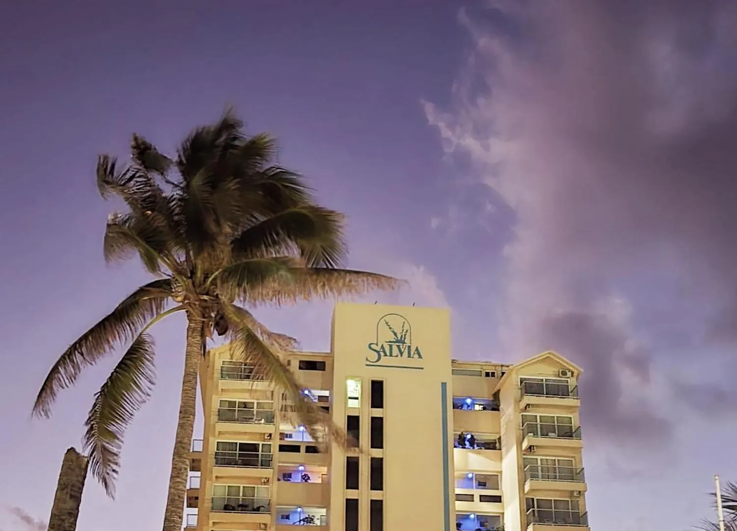 Laguna View And Beach Front Cove At Salvia Condominiums カンクン アパート
