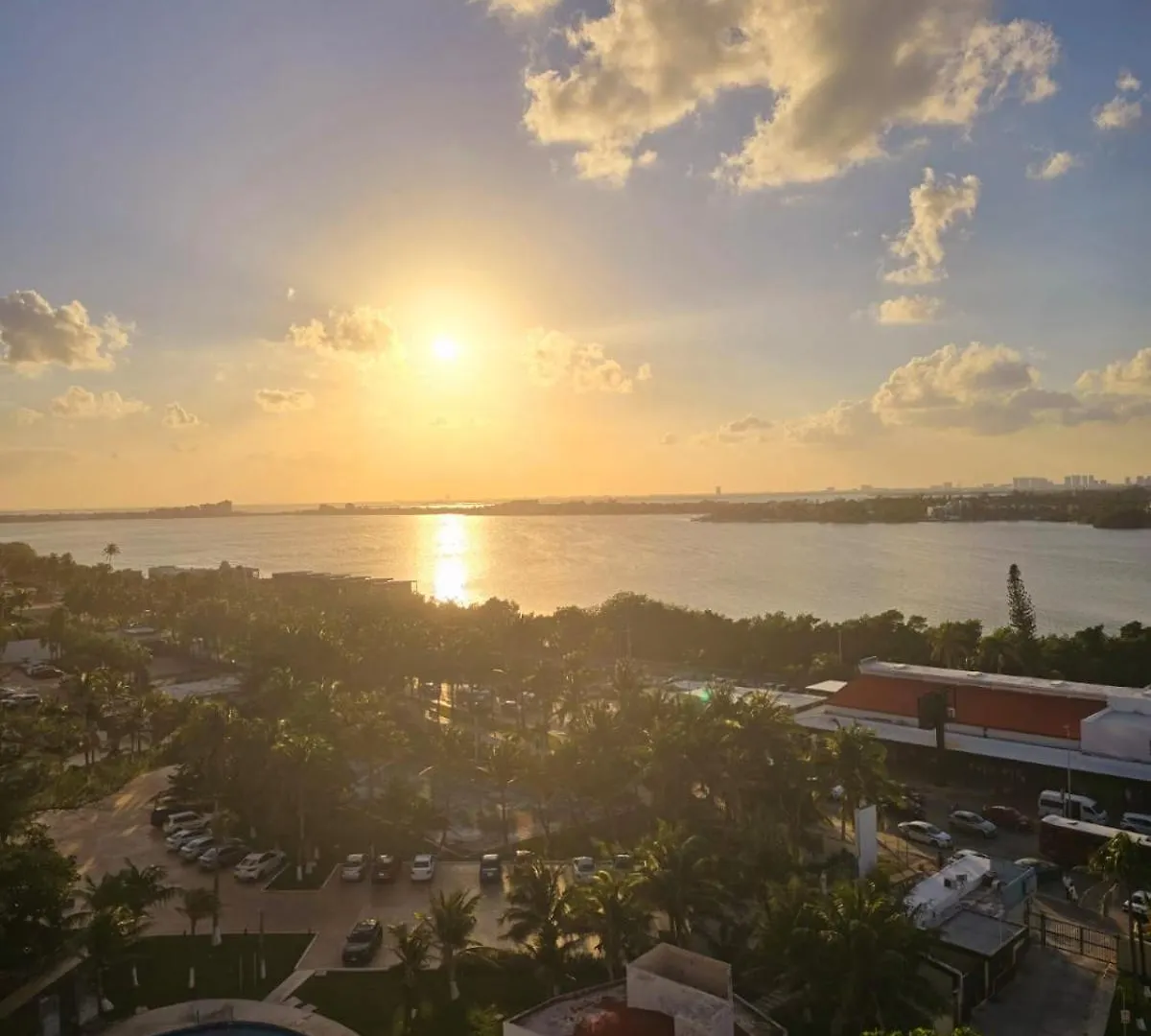 Laguna View And Beach Front Cove At Salvia Condominiums カンクン